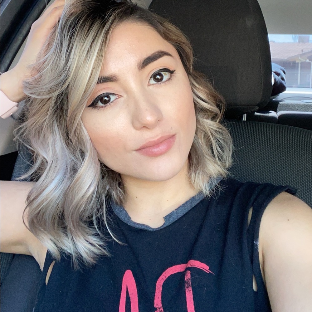 Meet your Posher, Alejandra